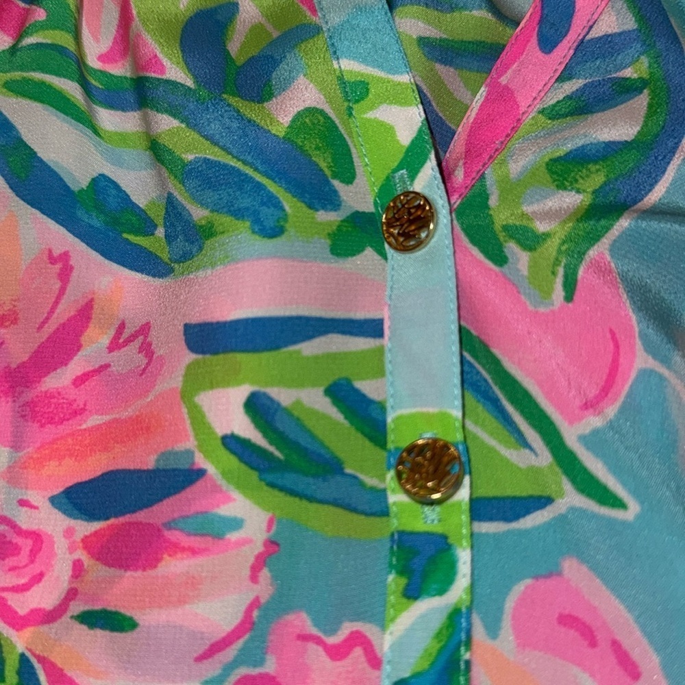 Lilly Pulitzer ELSA 100% Silk Top in multi totally blossom print size Medium NWT - Picture 3 of 8